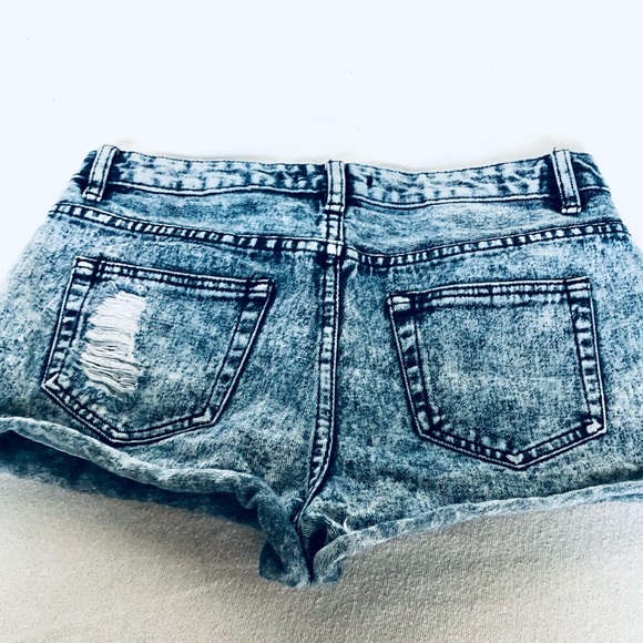 FOREVER 21 SHORTS JEANS DISTRESSED SIZE 28 - Picture 4 of 9